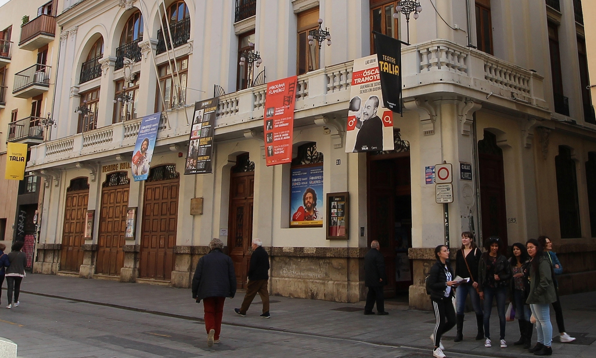 TEATRE TALIA NOCHE DE CHICAS UNARISAMAS 3