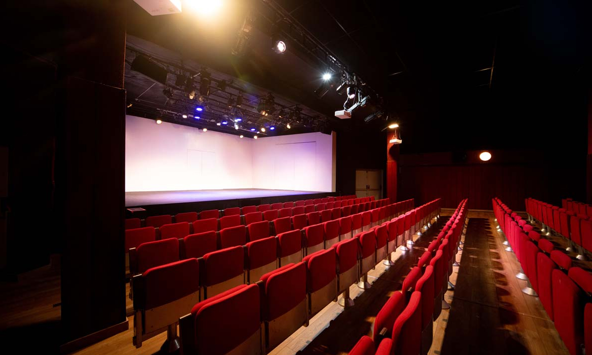 pequeño teatro gran via madrid noche de chicas